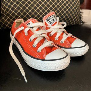 Chuck Taylor All Star Classic LITTLE KIDS LOW TOP SHOE